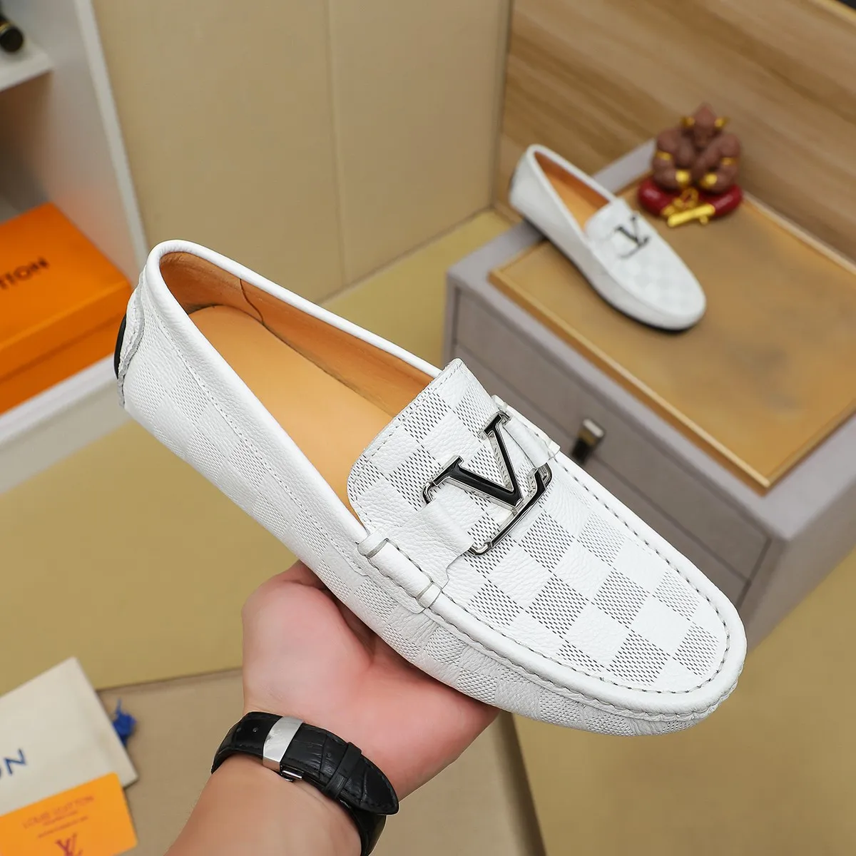 Men's shoes 💰360 💰 LV Louis Vuitton's top-quality Peaches men's shoes 💯Original copy of the official website, the upper is made of imported official website 1:1 material ❌Italian 🇮🇹 cowhide surface, imported pigskin lining. It’s definitely not made with ordinary craftsmanship, it’s the model used by celebrities! The factory’s craftsmanship is designed to create the most perfect shoes for trendy men! Colors available! 38-44 yards